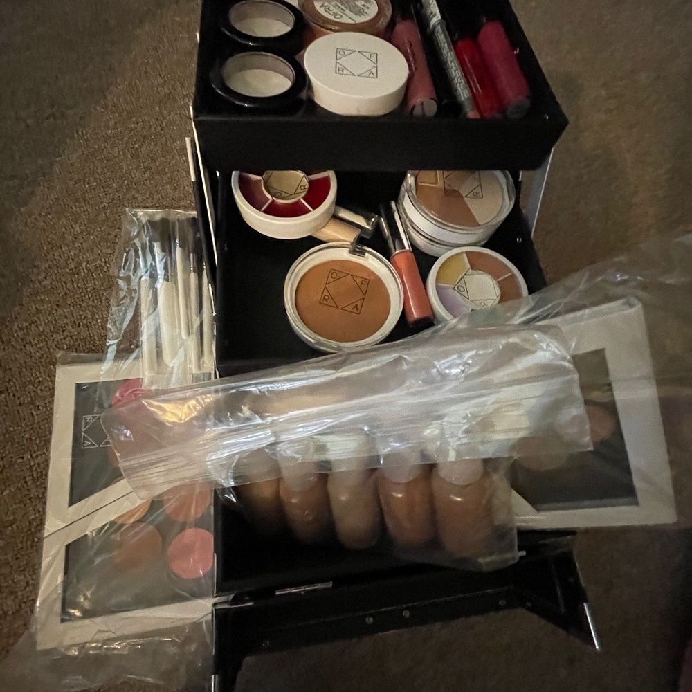 Ofra professional makeup kit